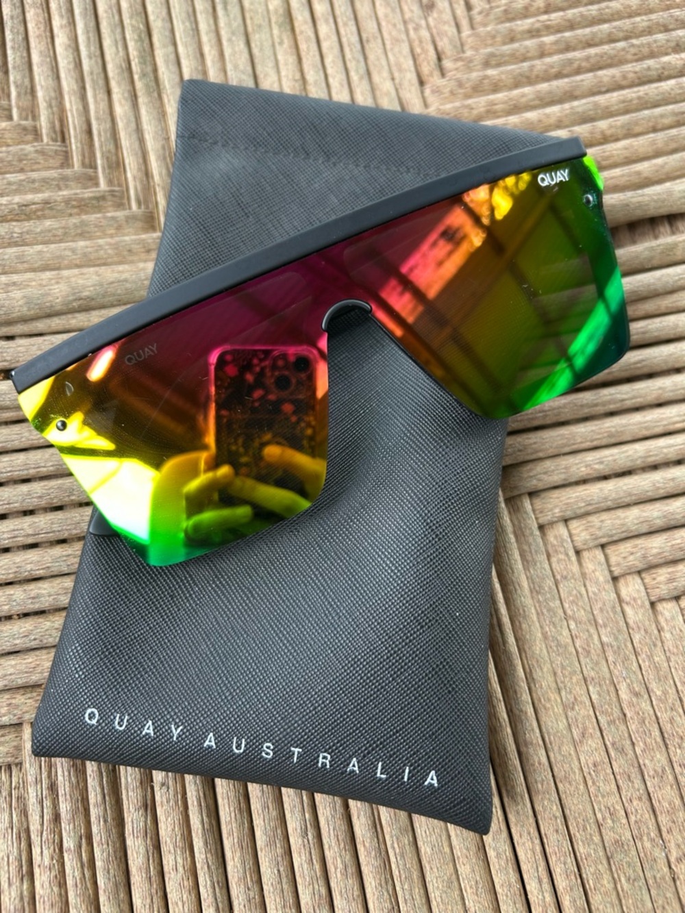 Quay Hindsight rainbow Sunglasses